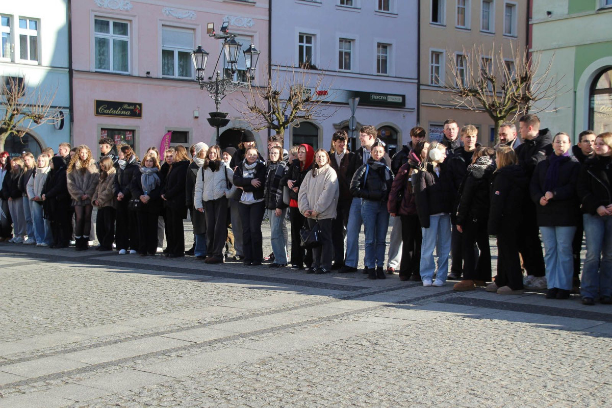 100 dni do matury. Maturzyści zatańczyli poloneza w rynku