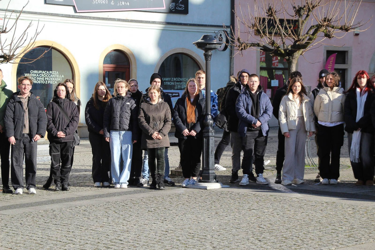 100 dni do matury. Maturzyści zatańczyli poloneza w rynku
