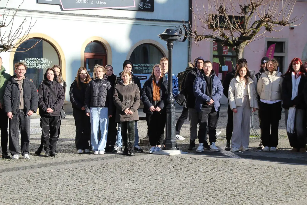 100 dni do matury. Maturzyści zatańczyli poloneza w rynku