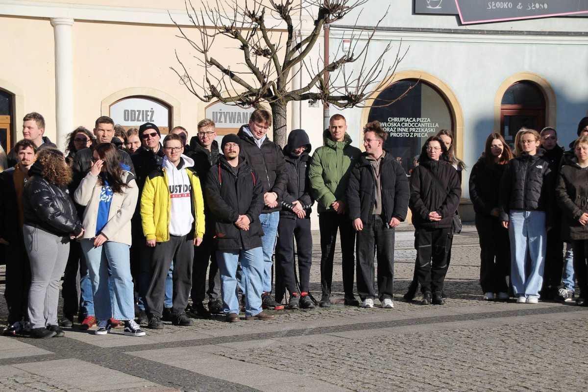 100 dni do matury. Maturzyści zatańczyli poloneza w rynku