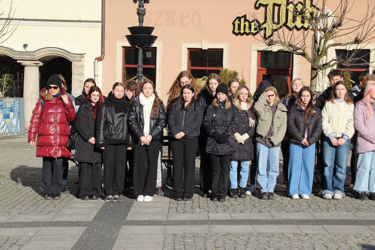 100 dni do matury. Maturzyści zatańczyli poloneza w rynku