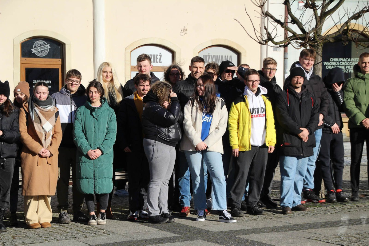 100 dni do matury. Maturzyści zatańczyli poloneza w rynku