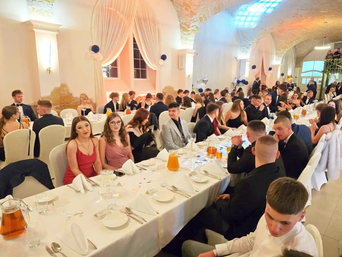 Maturzyści z II LO już po studniówce