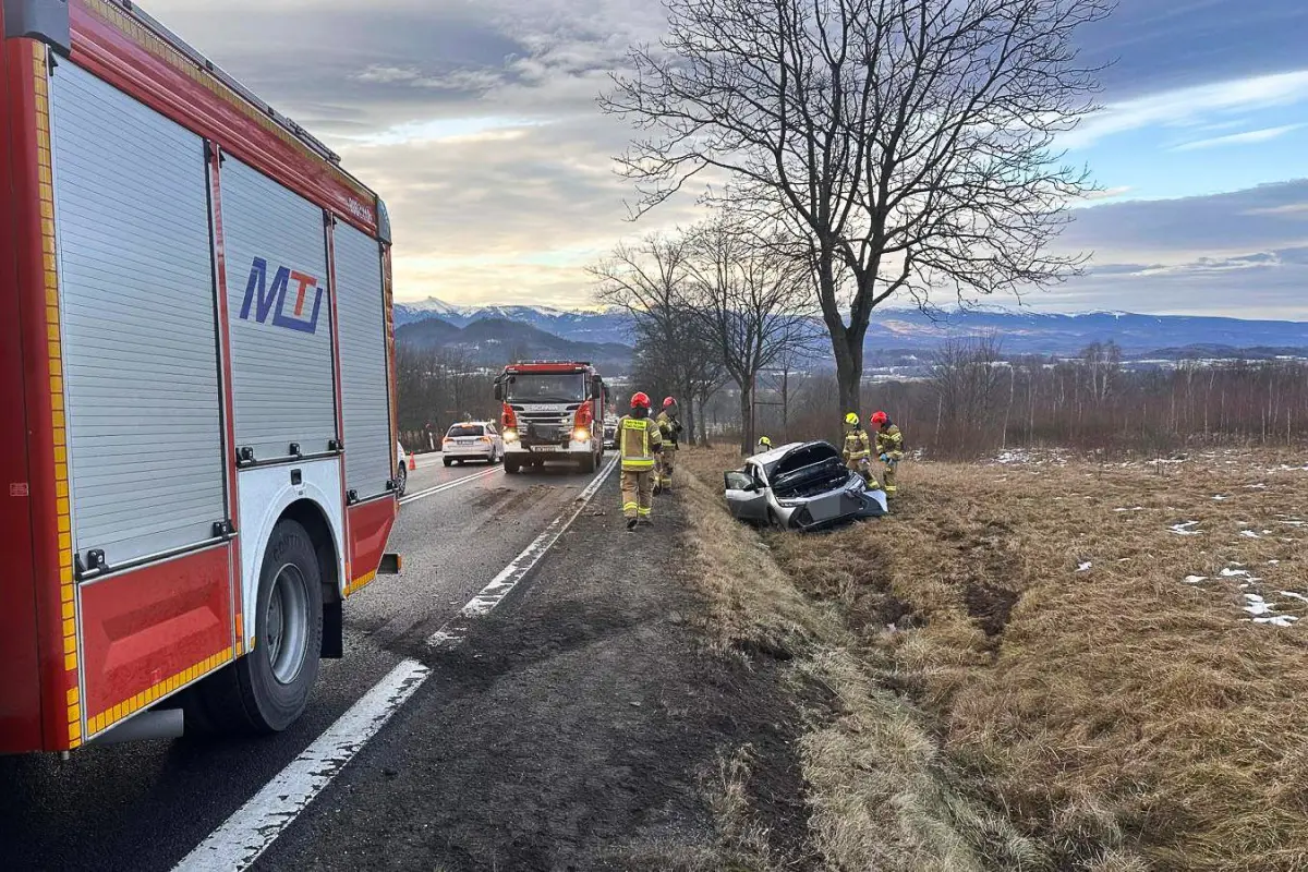 Zderzenie trzech aut na drodze krajowej