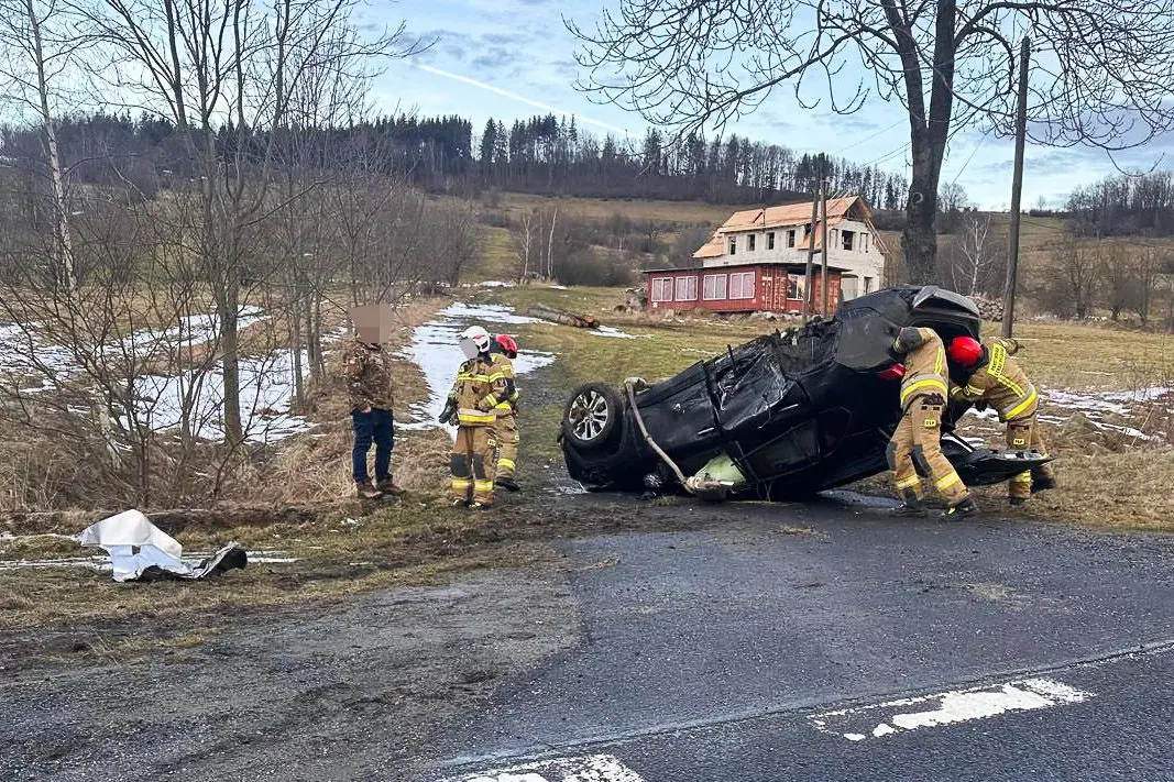 Zderzenie trzech aut na drodze krajowej