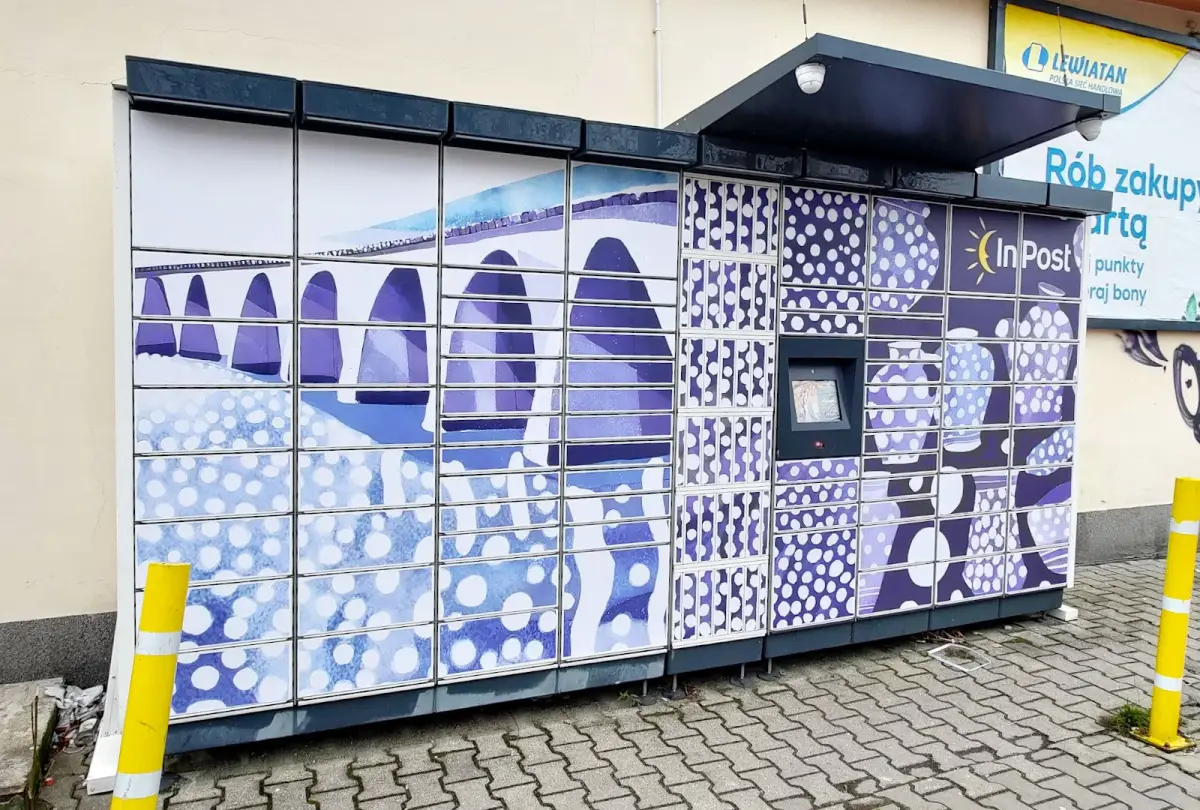 Paczkomat InPost przy ulicy Cichej w Bolesławcu