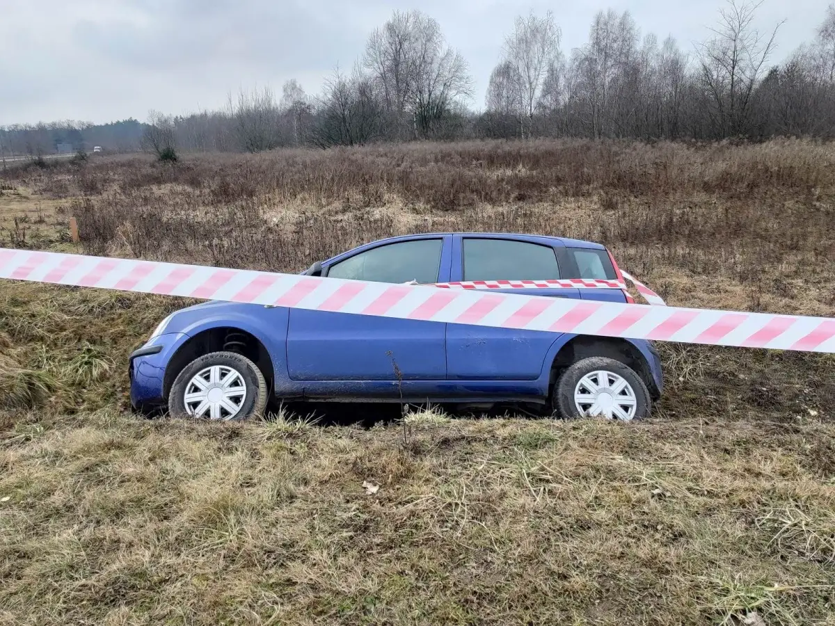 Fiat опинився в кюветі. Водія забрали до лікарні