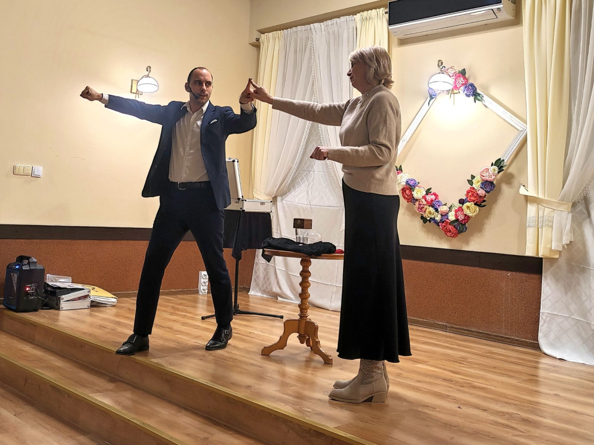 Iluzjonista na Dzień Kobiet w Kraśniku Girnym