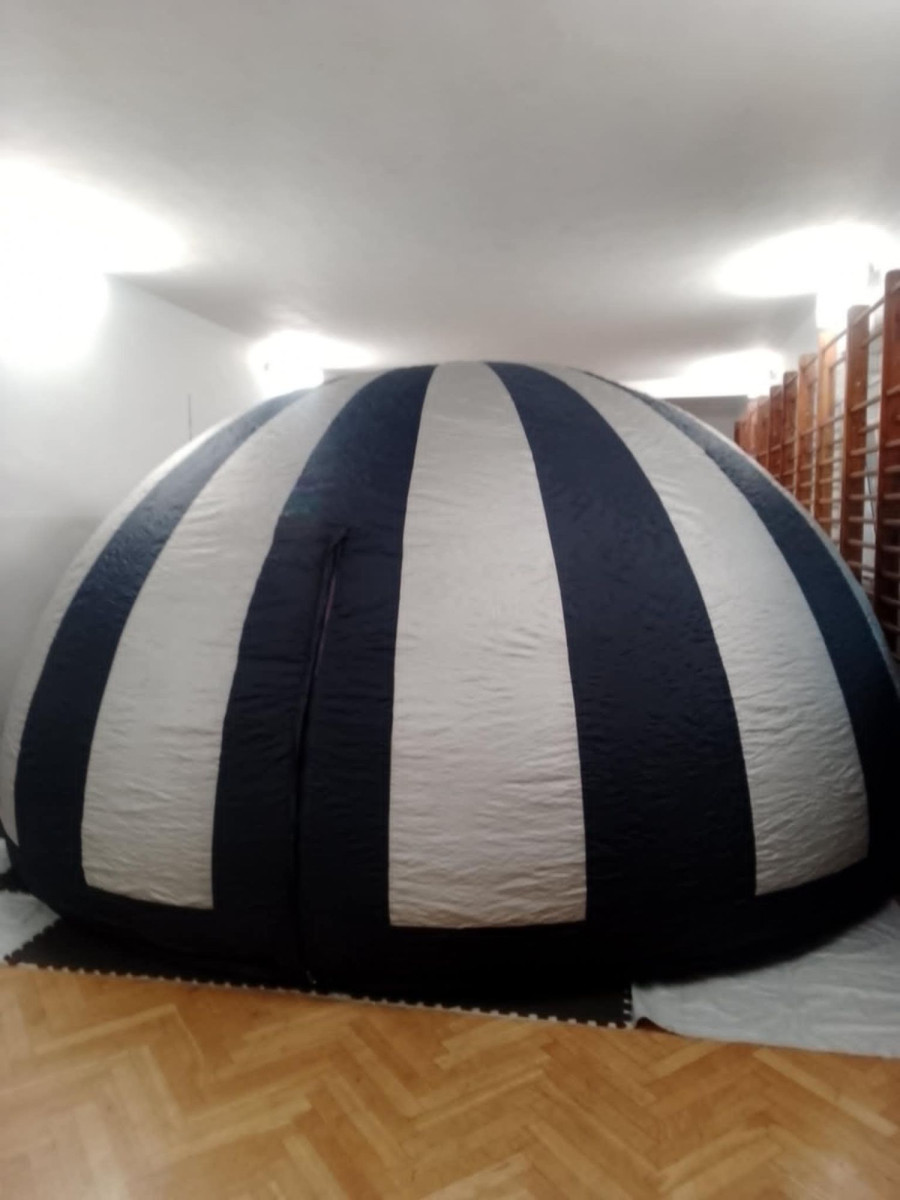 Niezwykła lekcja historii w kinie sferycznej, w Zespole Szkół Budowlanych