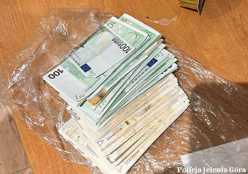 Podejrzany i pieniądze