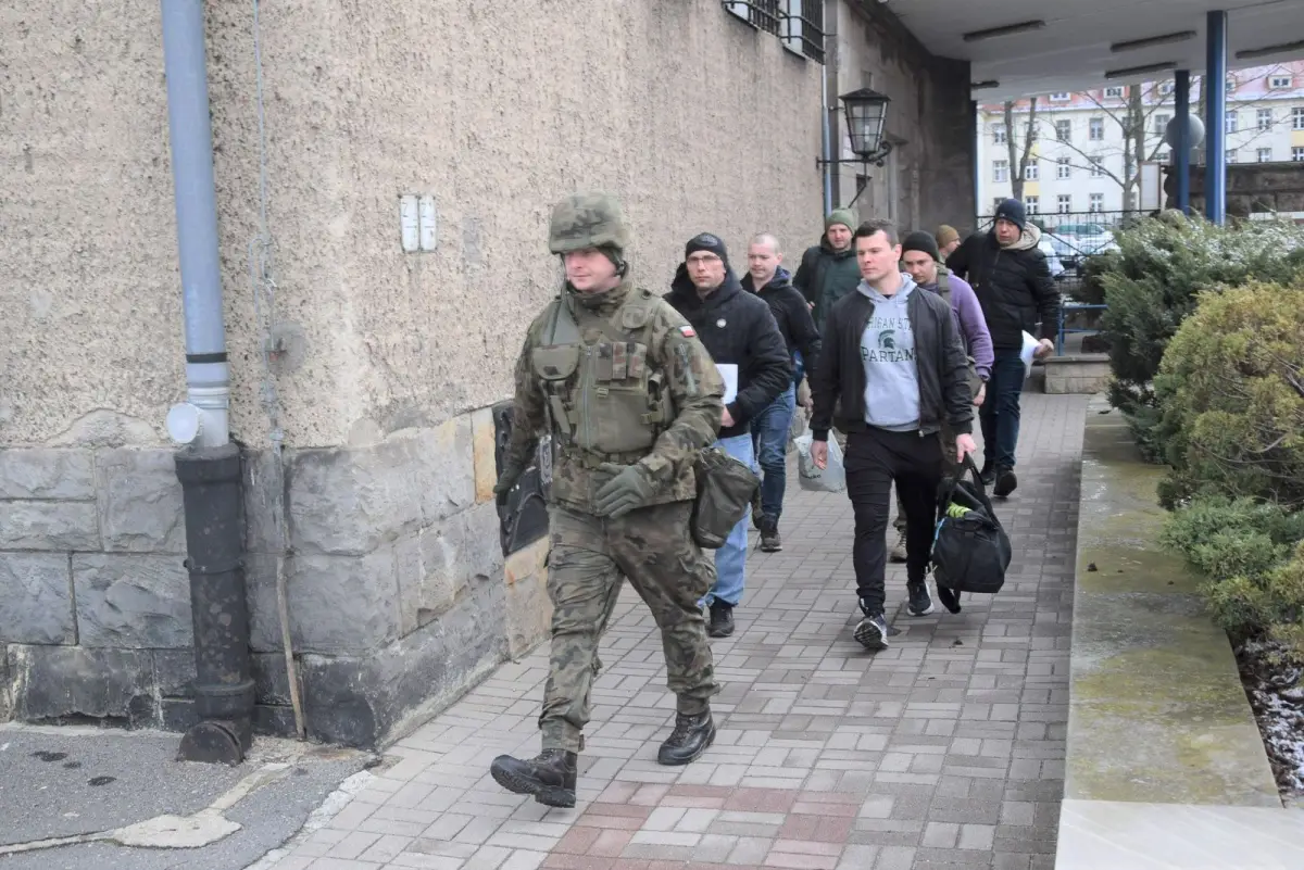 Ochotnicy w 23 Śląskim Pułku Artylerii w Bolesławcu