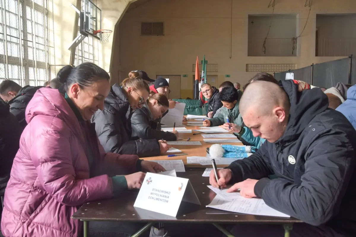 Ochotnicy w 23 Śląskim Pułku Artylerii w Bolesławcu