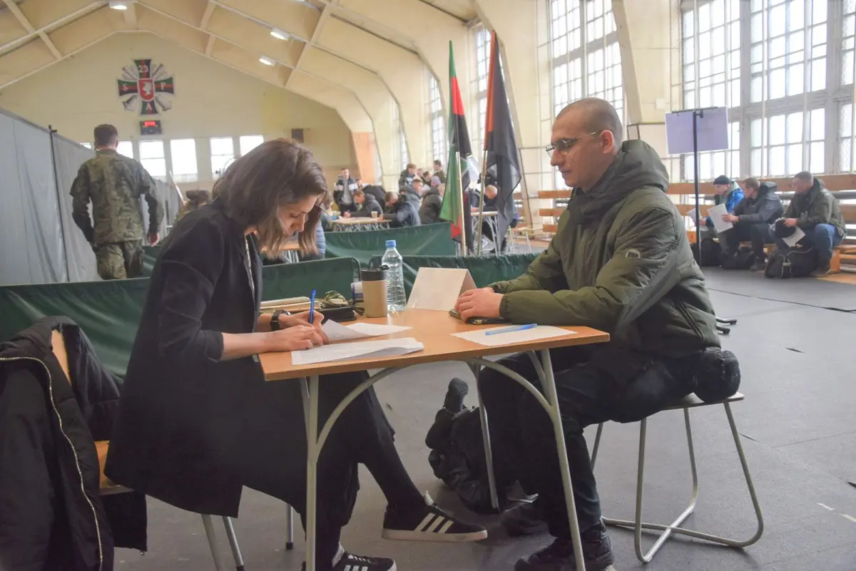 Ochotnicy w 23 Śląskim Pułku Artylerii w Bolesławcu
