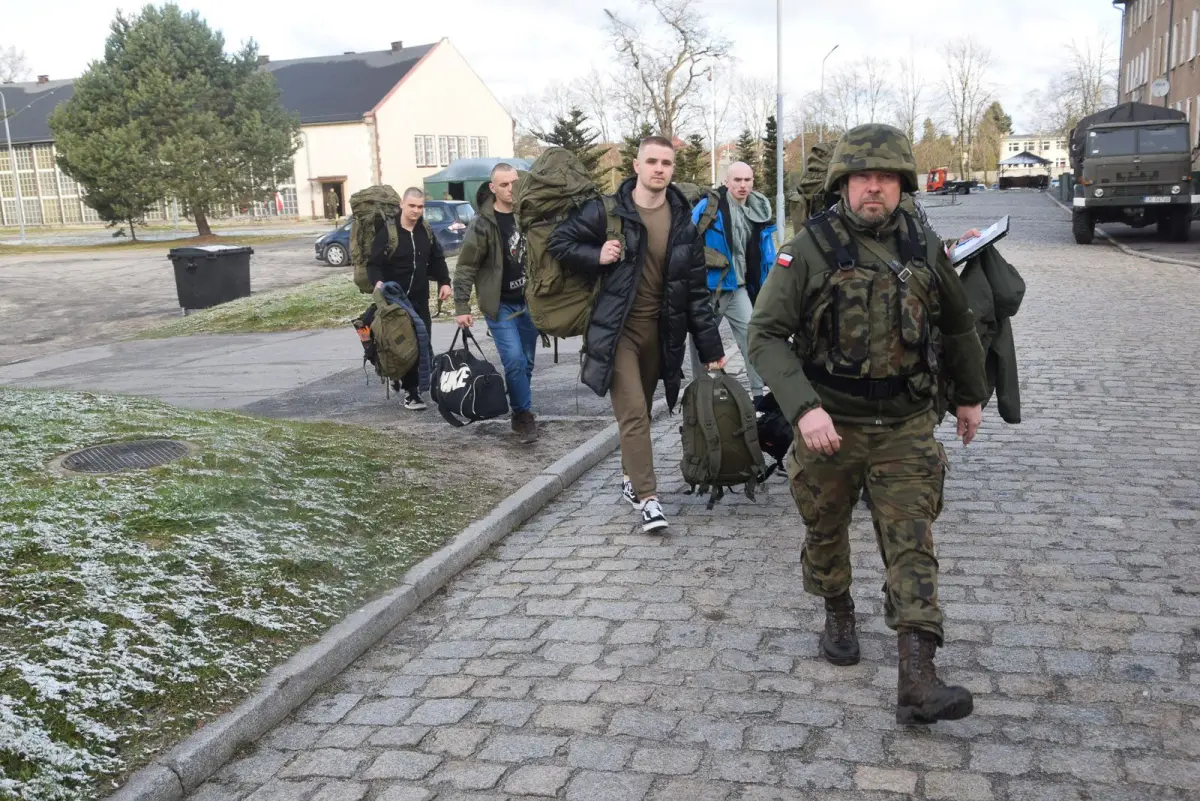Ochotnicy w 23 Śląskim Pułku Artylerii w Bolesławcu