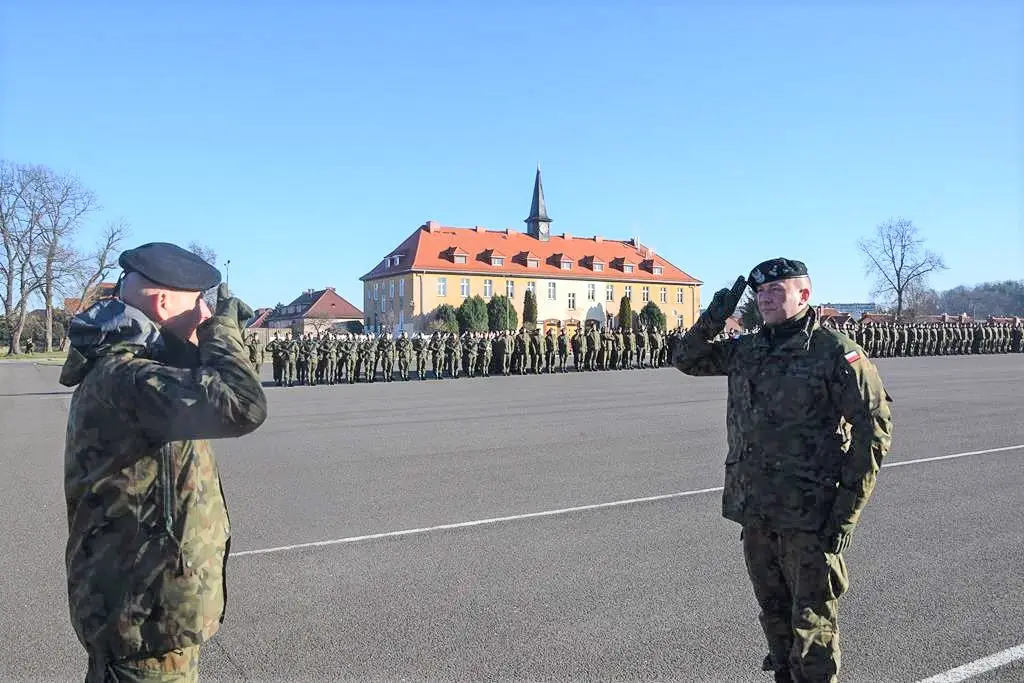 Ochotnicy w 23 Śląskim Pułku Artylerii w Bolesławcu