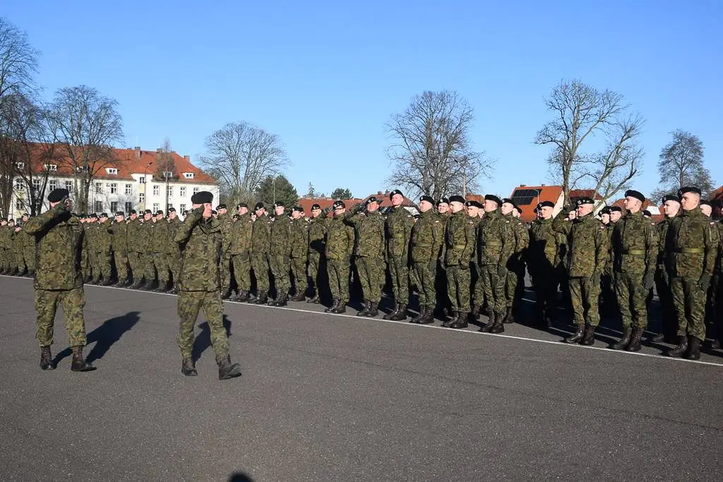Ochotnicy w 23 Śląskim Pułku Artylerii w Bolesławcu