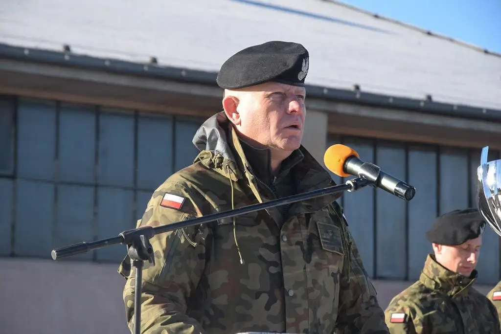 Ochotnicy w 23 Śląskim Pułku Artylerii w Bolesławcu