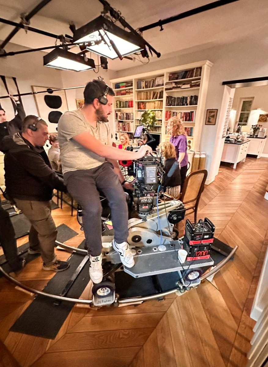 Bolesławiecka ceramika Lady Blue na planie świątecznego filmu „Piernikowe serce”