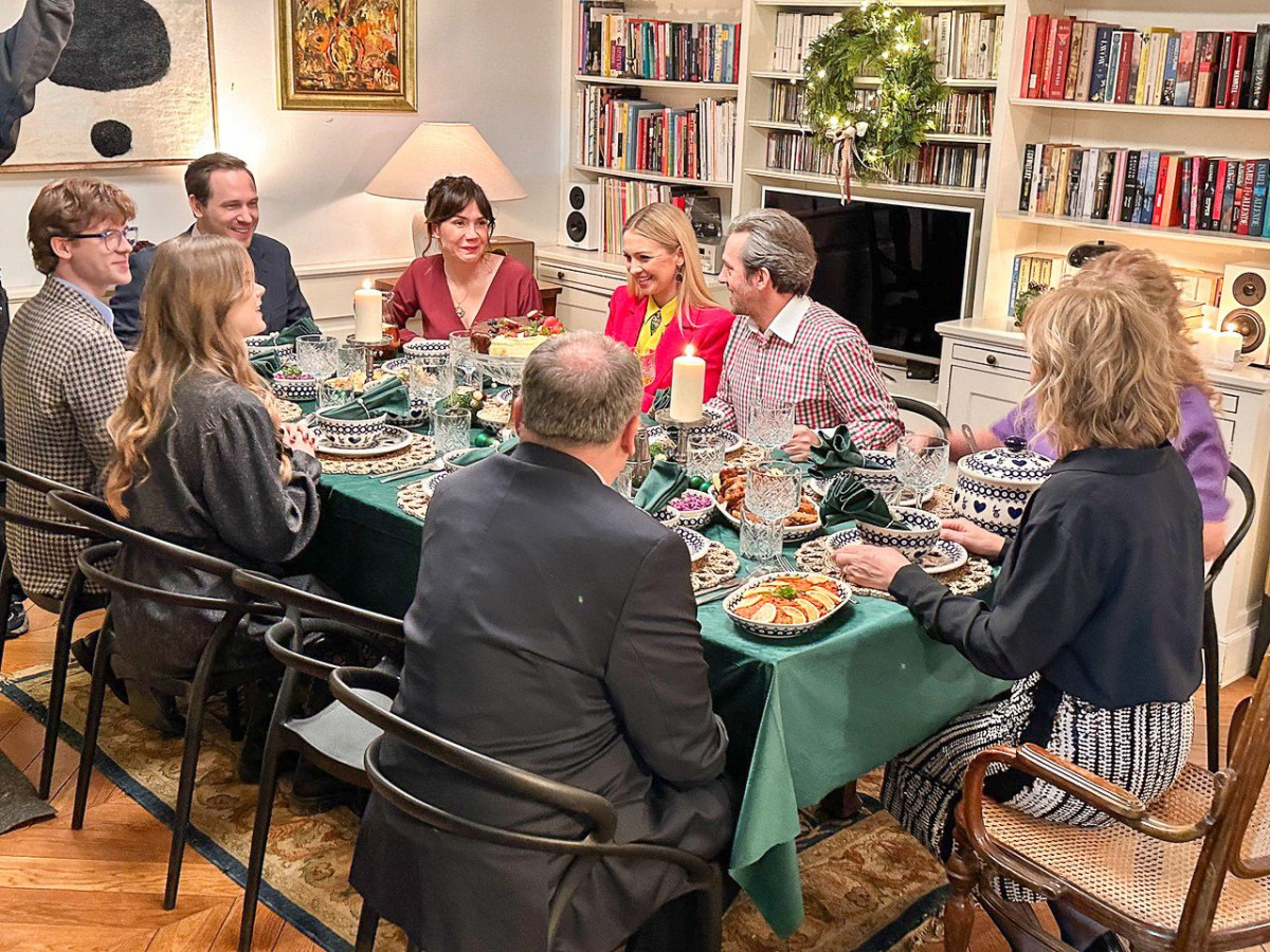 Bolesławiecka ceramika Lady Blue na planie świątecznego filmu „Piernikowe serce”