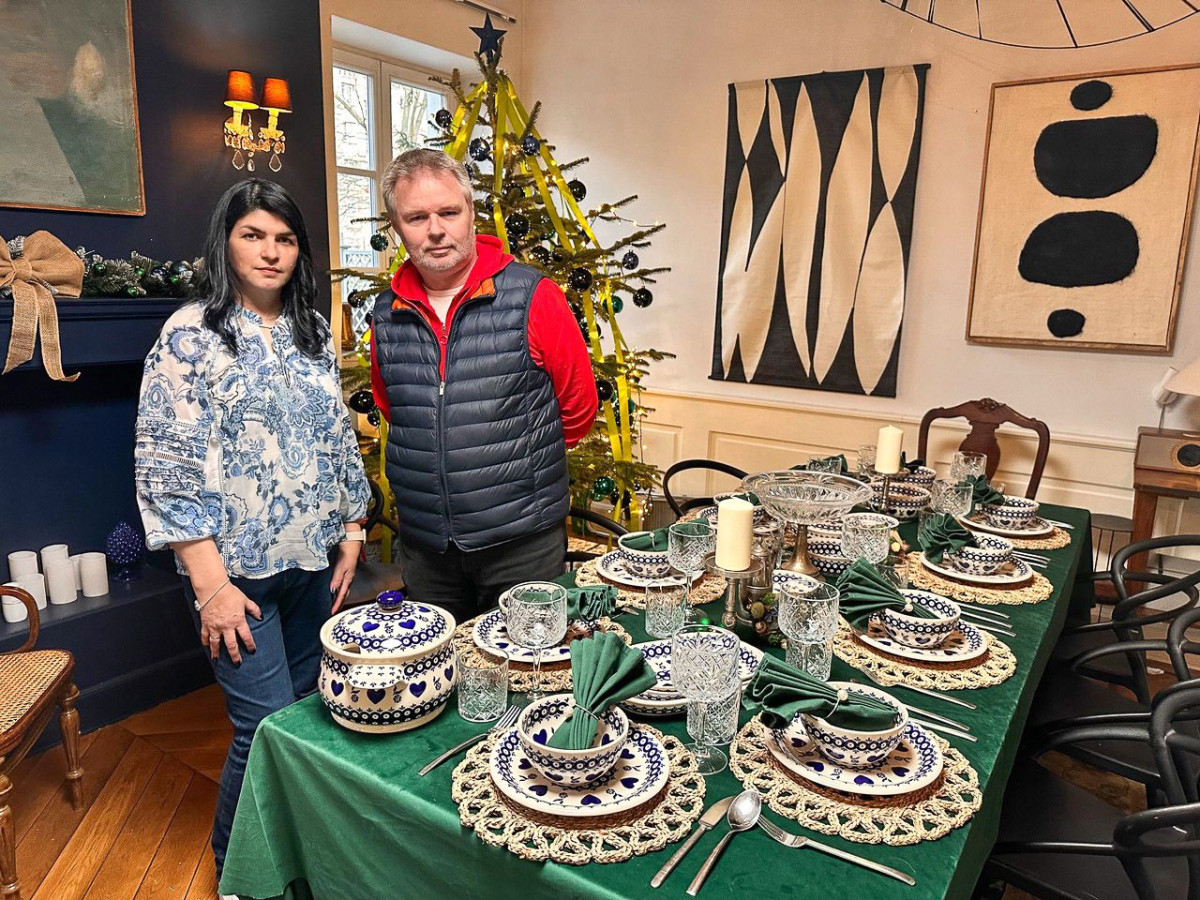 Bolesławiecka ceramika Lady Blue na planie świątecznego filmu „Piernikowe serce”