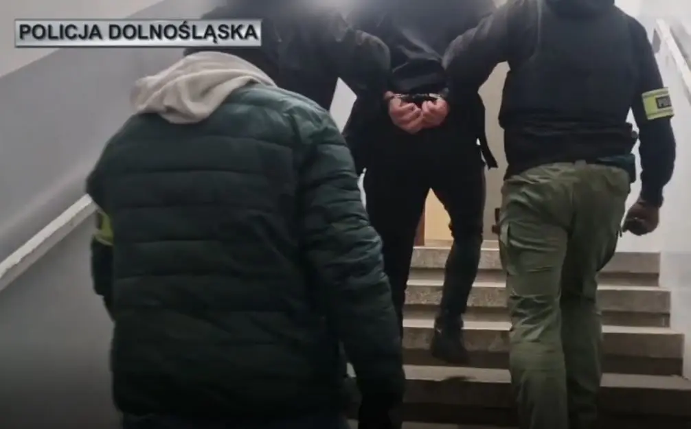 31-latek, który próbował przejechać pieszych, został zatrzymany