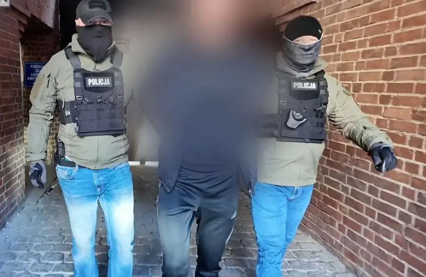 31-latek, który próbował przejechać pieszych, został zatrzymany