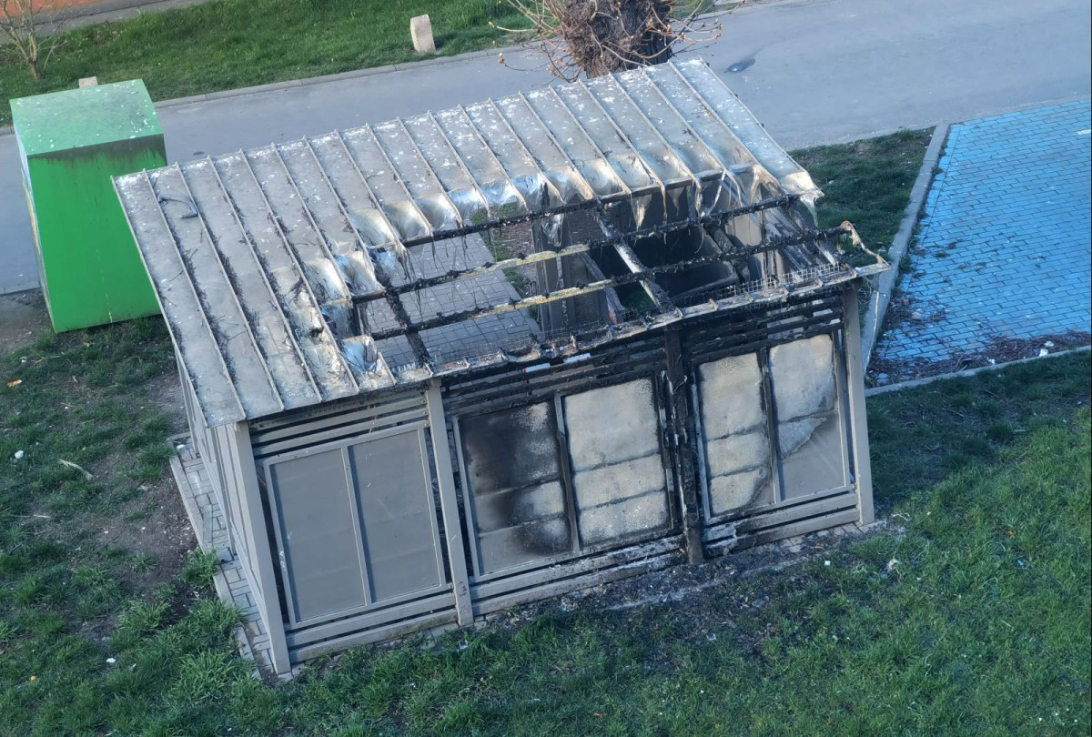 Spalony śmietnik przy Chrobrego