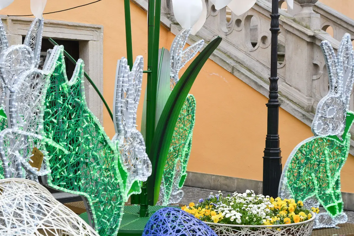 Świąteczne dekoracje na bolesławieckim rynku