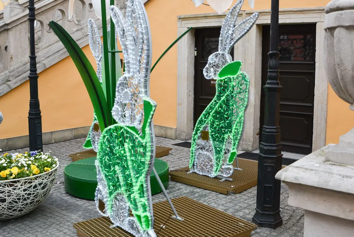 Świąteczne dekoracje na bolesławieckim rynku