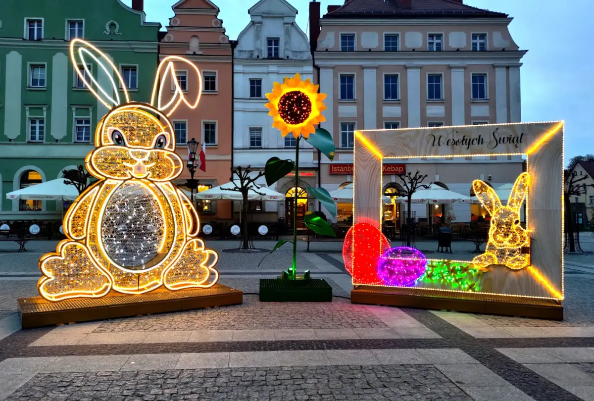 Dekoracje wielkanocne na bolesławieckim rynku