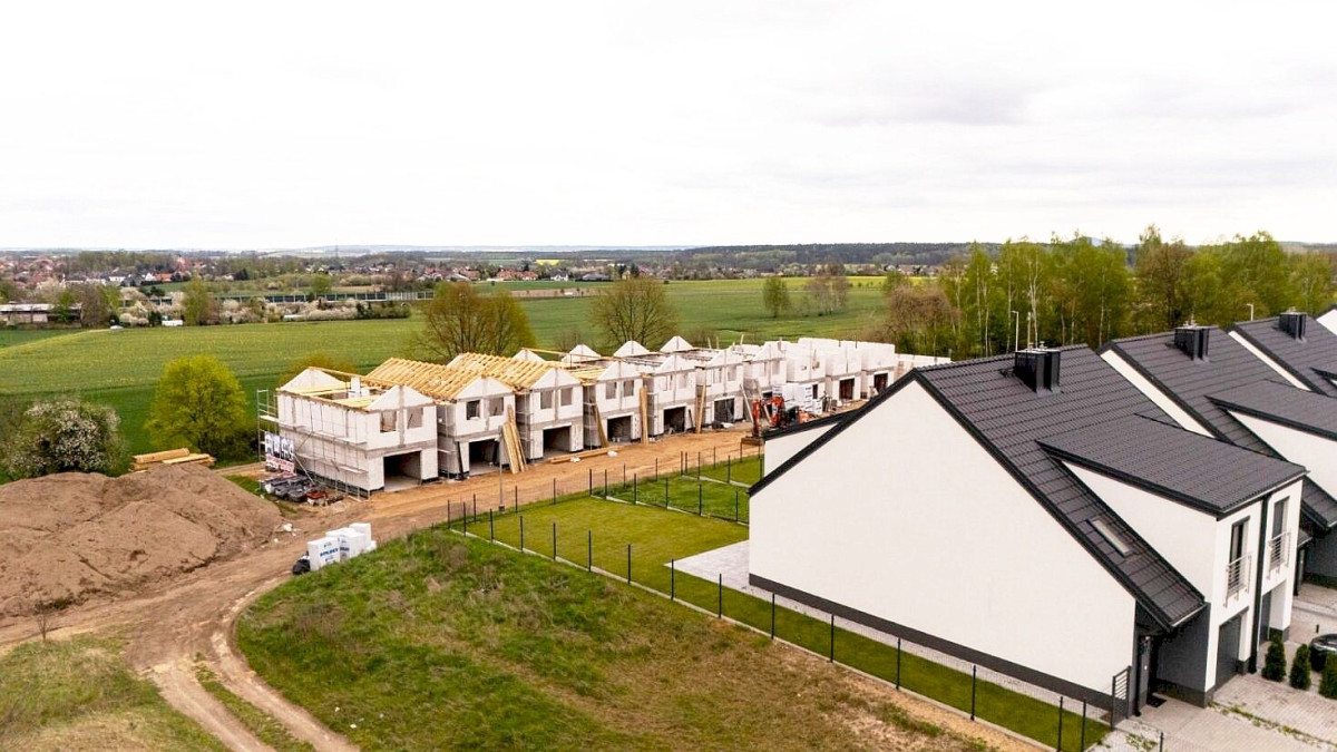 Dla Was budujemy nowe domy na Koziej Górce w Bolesławcu. Zobaczcie postępy prac