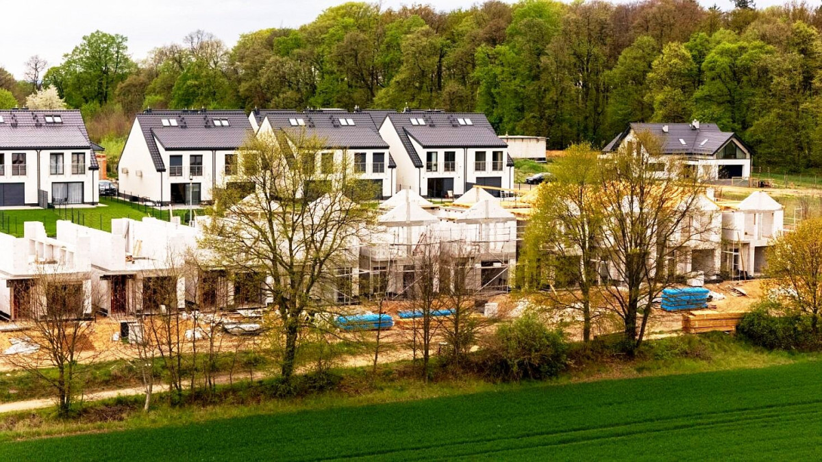 Dla Was budujemy nowe domy na Koziej Górce w Bolesławcu. Zobaczcie postępy prac