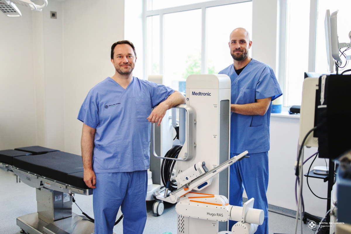 Operacja w bolesławieckim szpitalu przy pomocy robota HUGO™ RAS