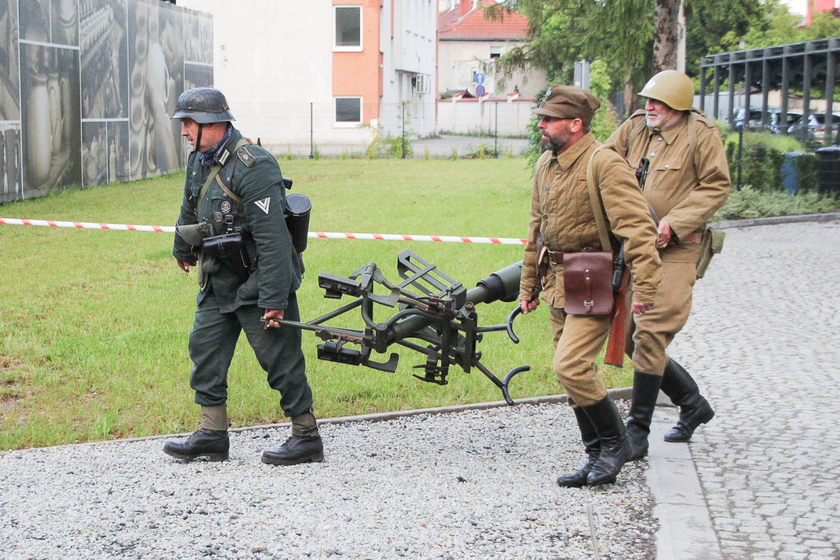 Inscenizacja walki Polaków z Niemcami z czasów II wojny światowej