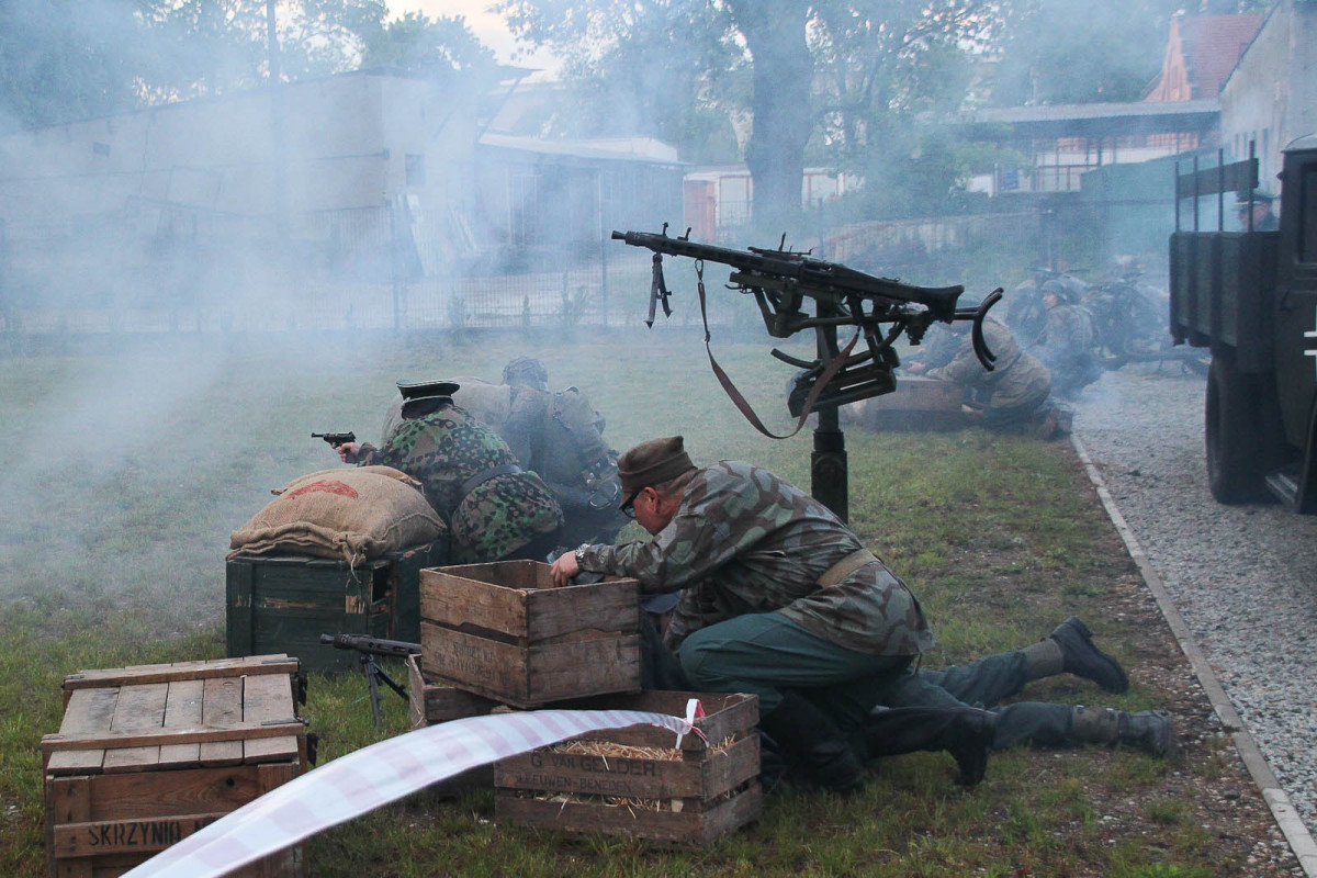 Inscenizacja walki Polaków z Niemcami z czasów II wojny światowej