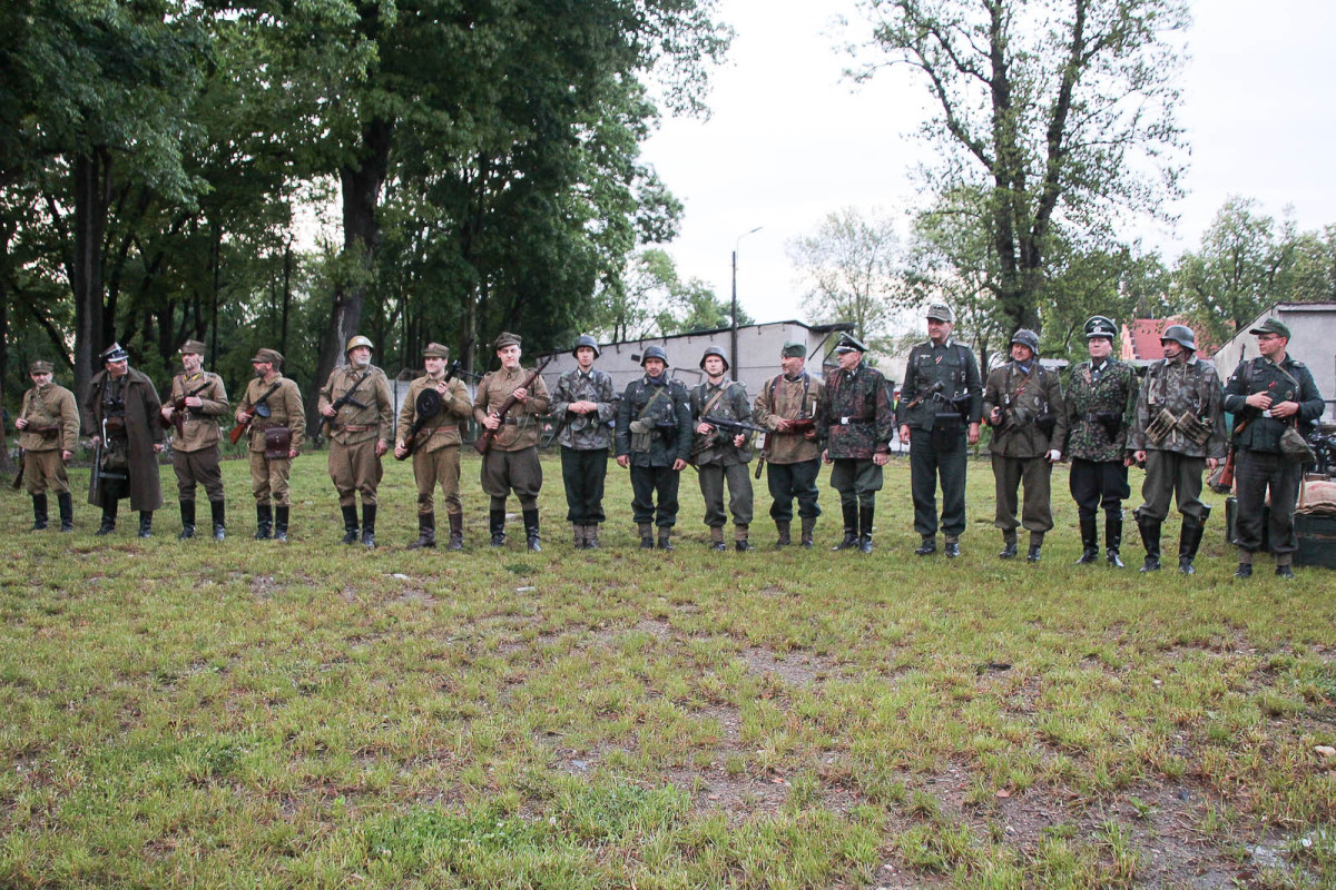 Inscenizacja walki Polaków z Niemcami z czasów II wojny światowej