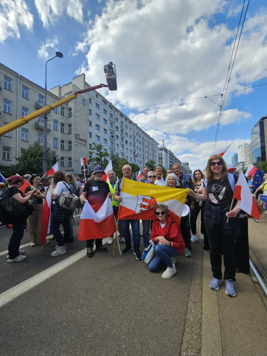Uczestnicy marszu Rafała Trzaskowskiego