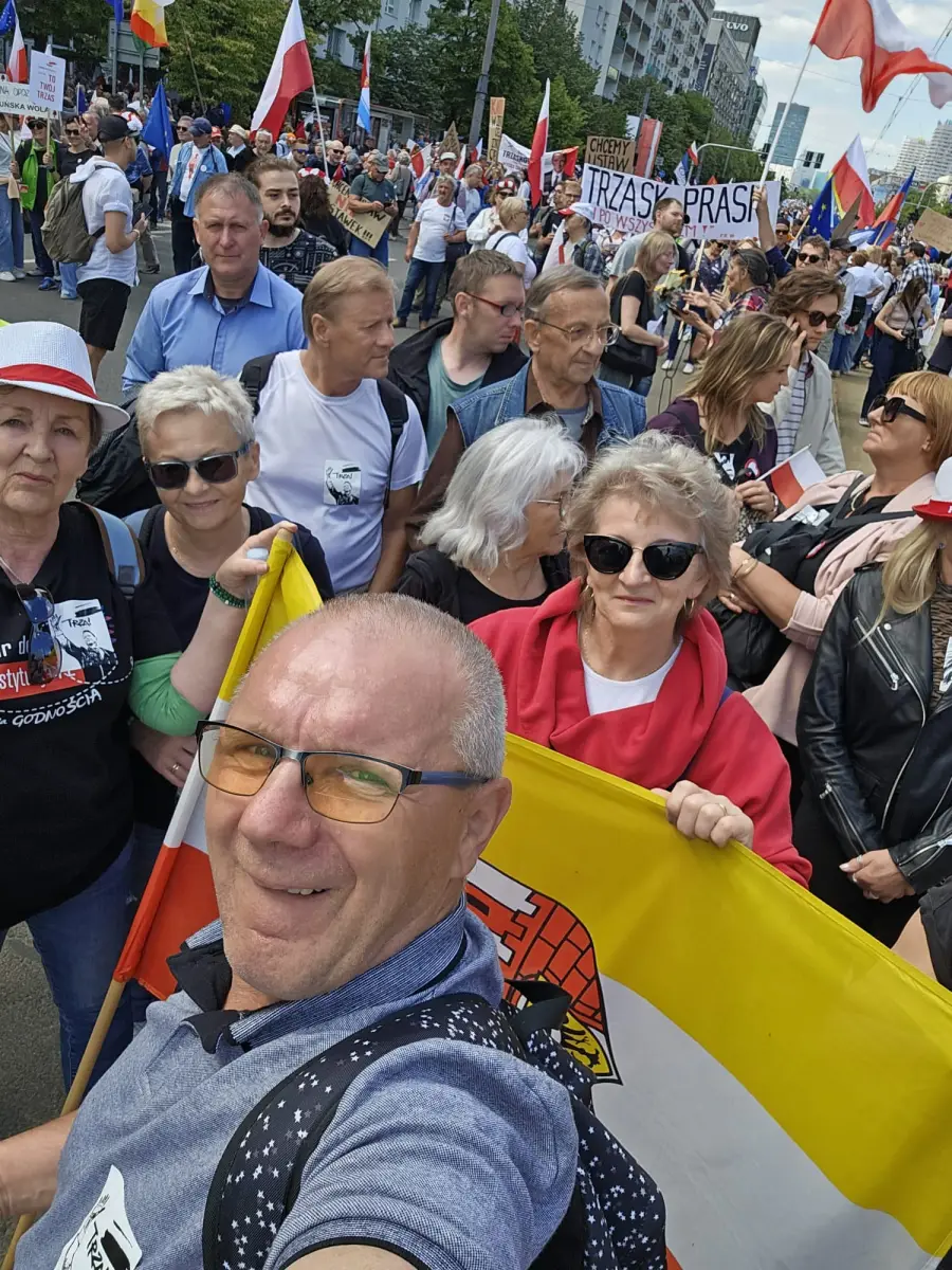 Uczestnicy marszu Rafała Trzaskowskiego