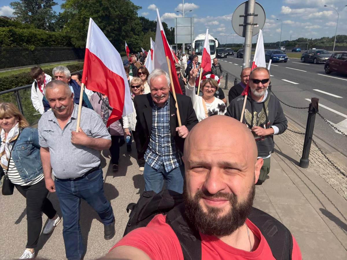 Uczestnicy marszu Karola Nawrockiego