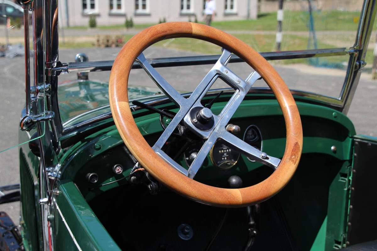 Zabytkowe pojazdy w Bolesławcu