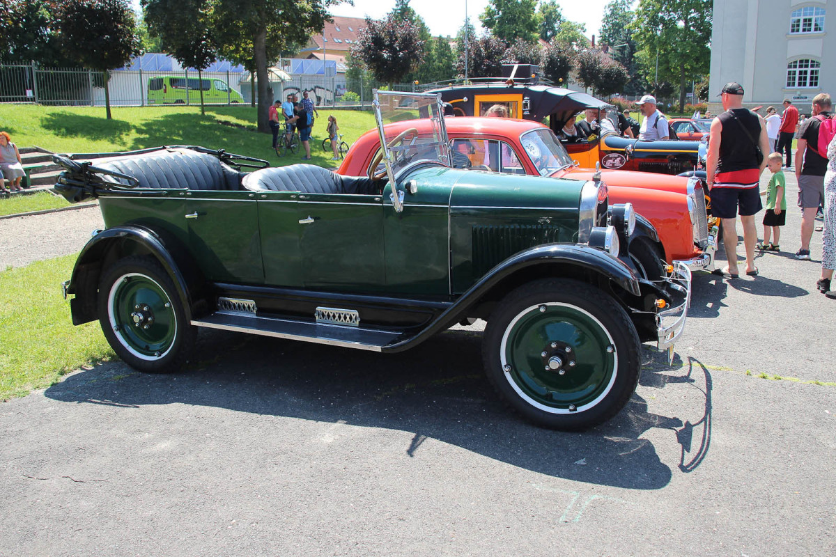 Zabytkowe pojazdy w Bolesławcu