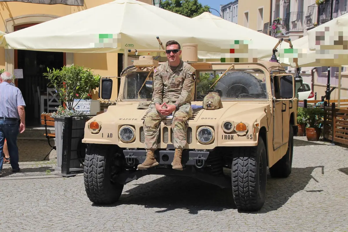 Święto 250-lecia powstania US Army na bolesławieckim rynku