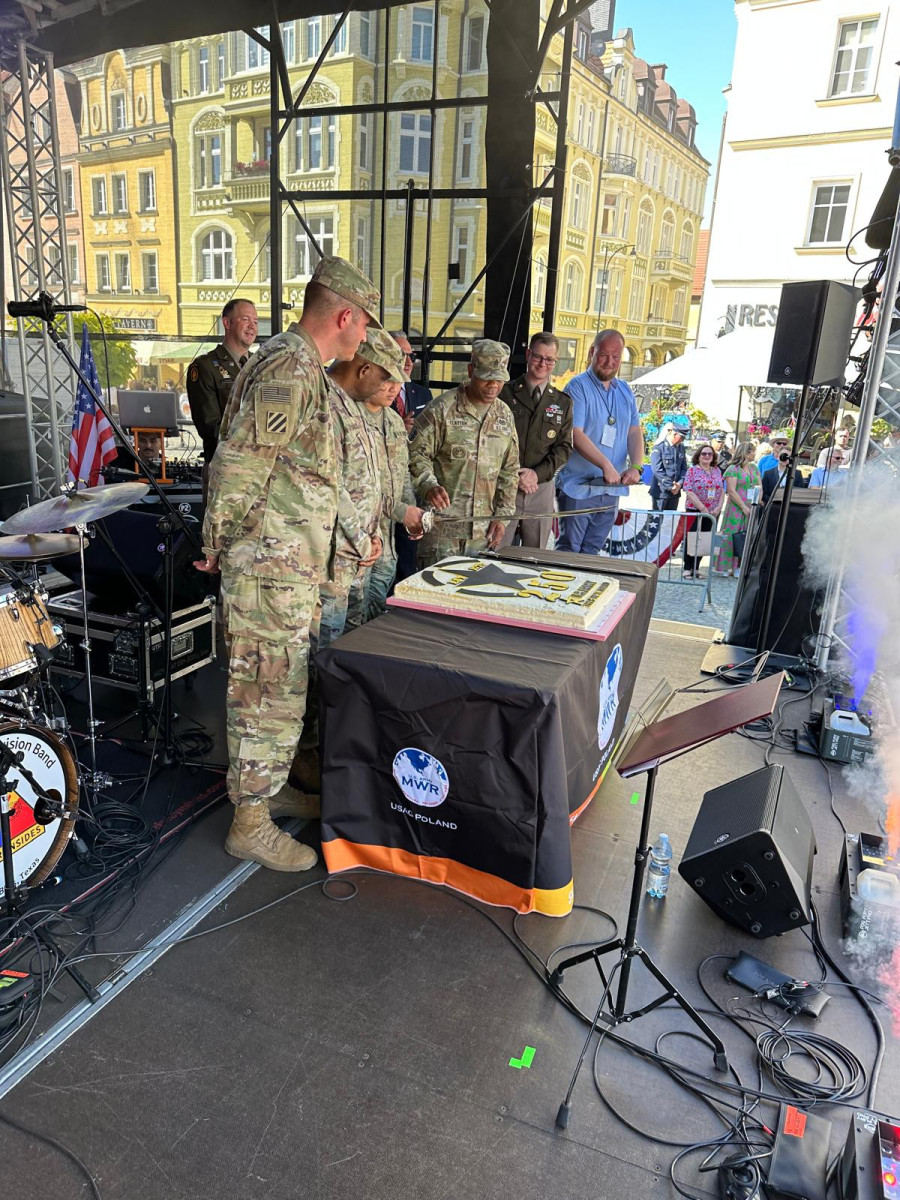 Święto 250-lecia US Army trwa na rynku w Bolesławcu