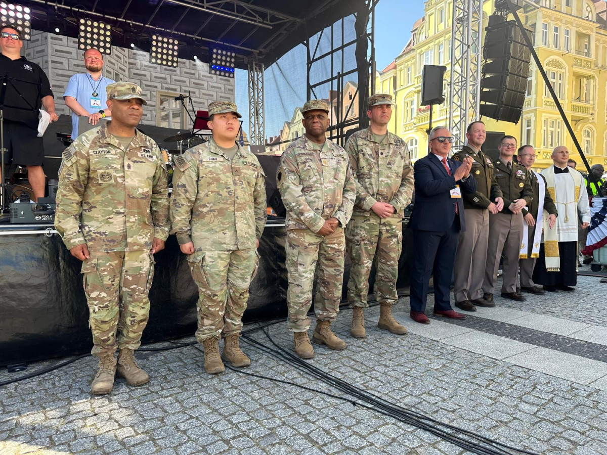 Święto 250-lecia US Army trwa na rynku w Bolesławcu