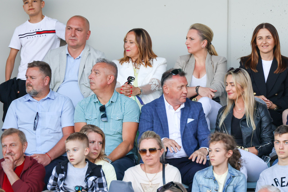 Krzysztof Basiak prezes MZGK w Bolesławcu, Dorota Basiak zastępczyni naczelniczki wydziału oświaty, wiceprezydent Robert Rzepnicki, Andrzej Udzielak firma AMMA i Katarzyna Reguła dyrektorka PCEiKK