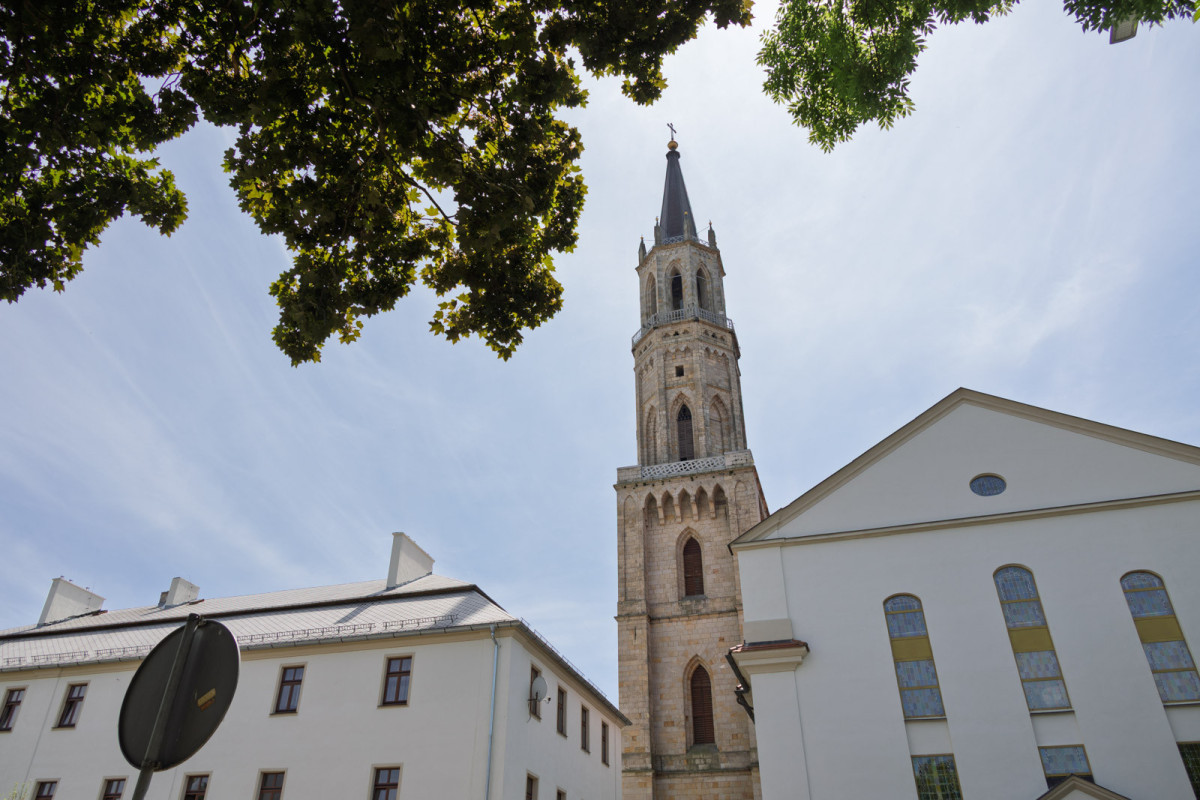 Kościół i budynek parafialny przy placu Zamkowym w Bolesławcu