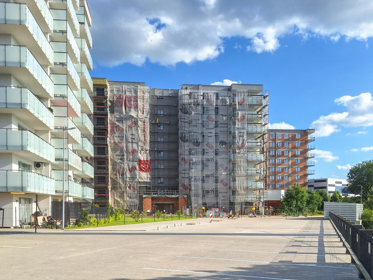 Budowa wieżowców przy ul. Hutniczej w Bolesławcu