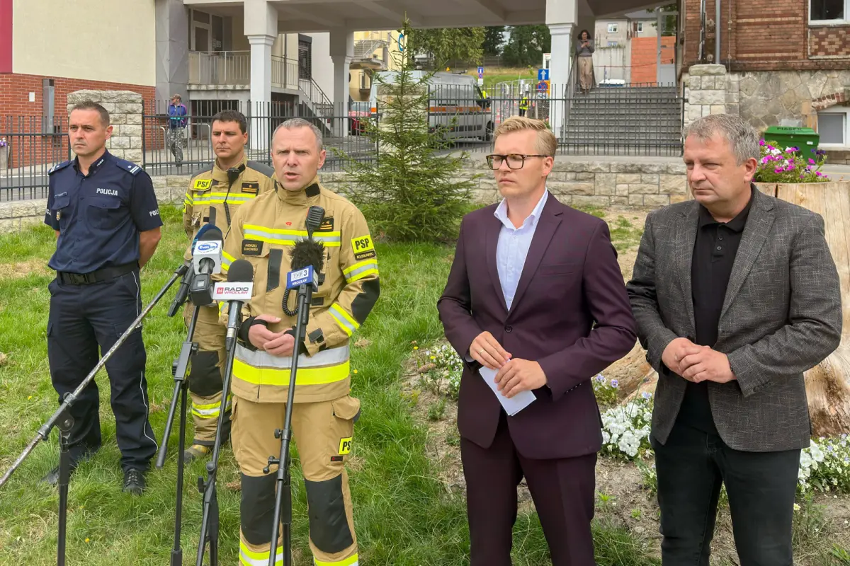 Konferencja prasowa przed szpitalem św. Łukasza