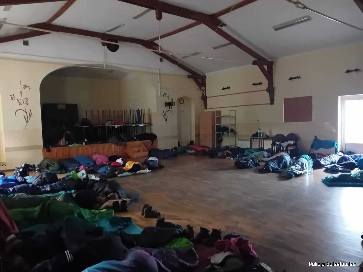 Harcerze ewakuowani z obozowiska. Dla własnego bezpieczeństwa