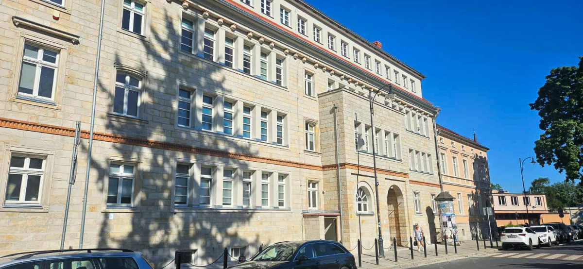 Renowacja elewacji zabytkowych budynków ZSOiZ w Bolesławcu